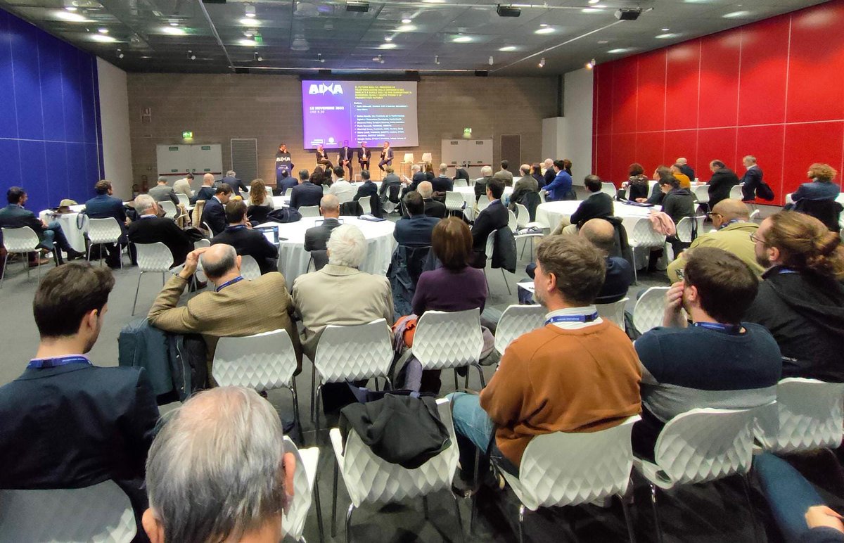 IITalk's tweet photo. "Le tecnologie del futuro saranno sempre più convergenti e si possono riassumere in una parola #BANG: Bits, Atoms, Neurons and Genes."

Giorgio #Metta oggi per l'#AIXA - Artificial Intelligence Expo of Applications - Summit 2022.

@BIweb https://t.co/LiSWSjElrK