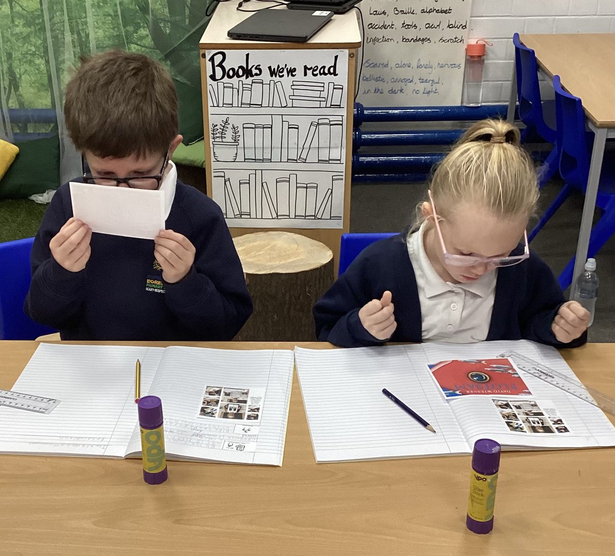 EgremontY3and4's tweet image. Yr3 are studying the front cover of our new text and are excited to make their predictions.
#Flotsam #DavidWiesner