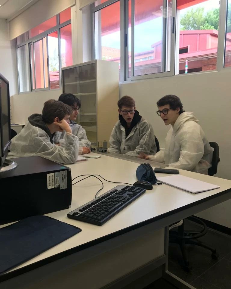 epiasabadell's tweet photo. de seguretat  en vehicles sigui més o menys gran?, hem aprofitat per experimentar i estudiar conceptes relacionats amb les forces i el moviment, aplicats a la seguretat viària.
#1RBATXILLERATPIASABADELL
#BATXILLERATPIASABADELL https://t.co/tyfn0bQOLU