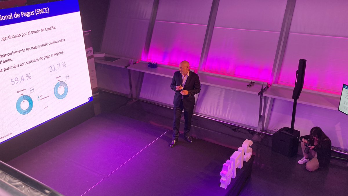 UrbanEventMkt's tweet photo. 📣Turno ahora de @CTISoluciones con Iván Ruiz Gómez en el IV #FIS 👏🏻 Nuevos #modelosdenegocio #Fintech y #SNCE https://t.co/g8heMdnnxJ