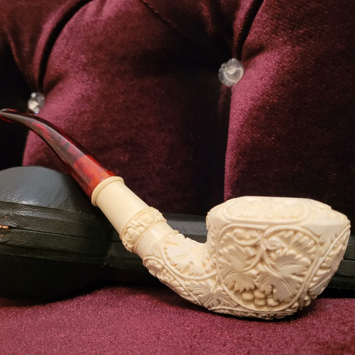 CPWcalabashpipe's tweet photo. https://t.co/A4hVTOwaDn
#meerschaum #pipesmokers #meerschaumpipes #briar #briarpipe #meerschaumpipe #handmadepipe
#handcarved #briarpipes #calabash https://t.co/4A253ROsjk