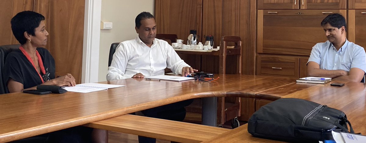 etienne_fillol's tweet photo. Réunion très productive ce matin au Conseil départemental @LaReunion974, avec M. le Premier Vice-président Jean-Marie Virapoullé, @ebareigts, @DavidBelda_.
Partager les constats sociaux sur le terrain pour agir utilement de concert.
#UNCCAS https://t.co/Eeo07c3zpc