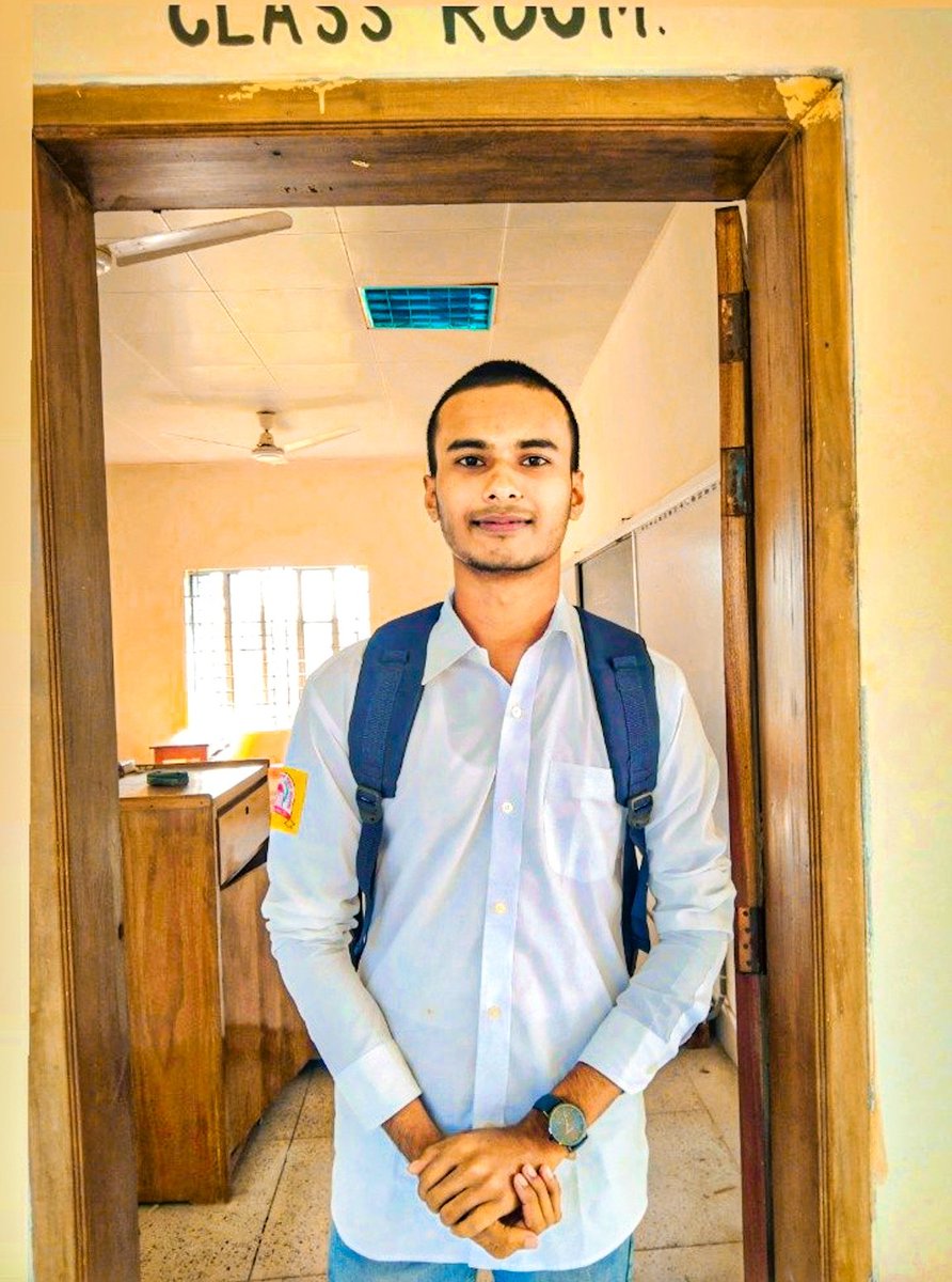 IqbalMiaziIfat's tweet photo. Ariyan Polash The man is the same but with a new look..!🤍
#IqbalMiaziIfat #College_Time
#হোমনাবাদ_আদর্শ_ডিগ্রি_কলেজ https://t.co/Xv3Q1wdDWC