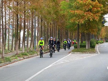 FijiConsulateSH's tweet photo. On 13 November 2022, the Climate Action Charity Cycling was successfully held at Changxing Island. It was initiated and co-organized by the Consulate General of the Republic of Fiji in Shanghai and Lucton School Shanghai. https://t.co/Ac3a1xbScB https://t.co/Q789QCECzh