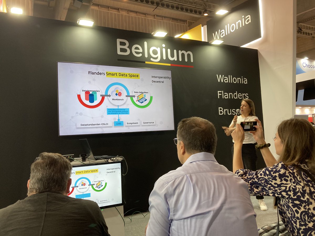 ddvlanck's tweet photo. @Justine_Ott explaining everything you need to know about our Flemish Smart Data Space #FSDS at #SCEWC2022 https://t.co/W7BX3n3tbm