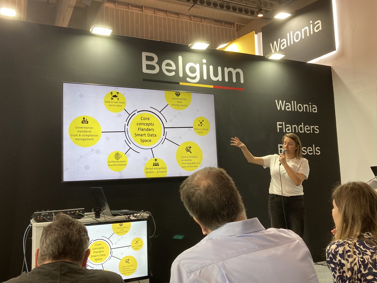 ddvlanck's tweet photo. @Justine_Ott explaining everything you need to know about our Flemish Smart Data Space #FSDS at #SCEWC2022 https://t.co/W7BX3n3tbm