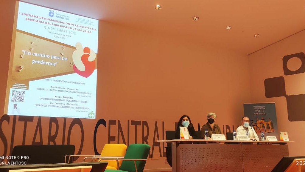 astursalud's tweet photo. 📸Más de 4⃣0⃣0⃣ profesionales participan en una intensa jornada sobre #humanización en la atención sanitaria
📸La directora gerente del #Sespa y la directora general de #Cuidados han valorado la comprensión y la empatía en la relación profesional y usuario
📍@HUCA_Asturias https://t.co/BzhFoyZ3Rn