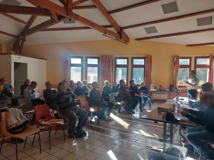 EnedisRegionSud's tweet photo. Le #SDE04 a parcouru ses 13 territoires pour faire le point sur la transition énergétique 🌱et les travaux  d’électrification rurale. A ses côtés, @enedis a présenté aux élus les nouveaux outils à disposition comme l’espace collectivité locale et abordé le passage de l'hiver ❄️ https://t.co/zg72YTAahs