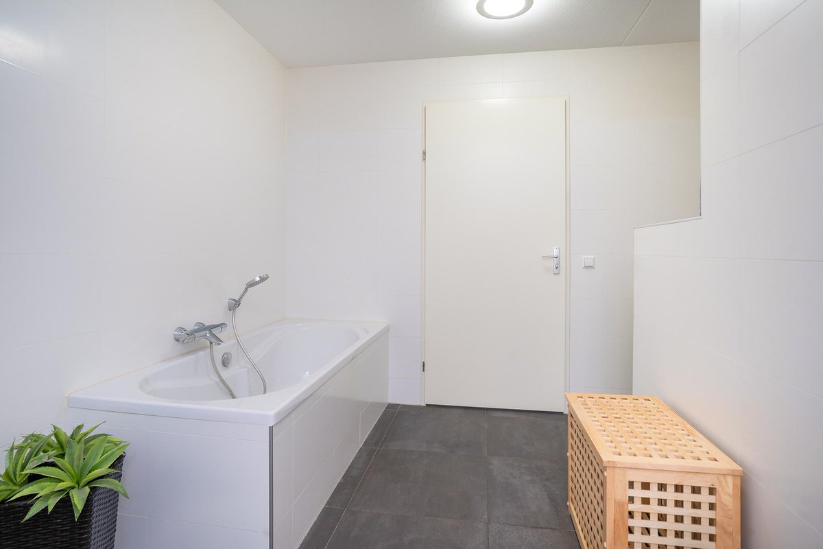 𝗧𝗼𝘃𝗲𝗿 𝗷𝗶𝗷 𝗱𝗶𝘁 𝗮𝗽𝗽𝗮𝗿𝘁𝗲𝗺𝗲𝗻𝘁 𝗼𝗺 𝘁𝗼𝘁 𝗷𝗼𝘂𝘄 𝗻𝗶𝗲𝘂𝘄𝗲 𝗽𝗮𝗹𝗲𝗶𝘀?

Gelegen in het centrum van Vlissingen, bieden wij dit gave penthouse aan. Een zeer royaal