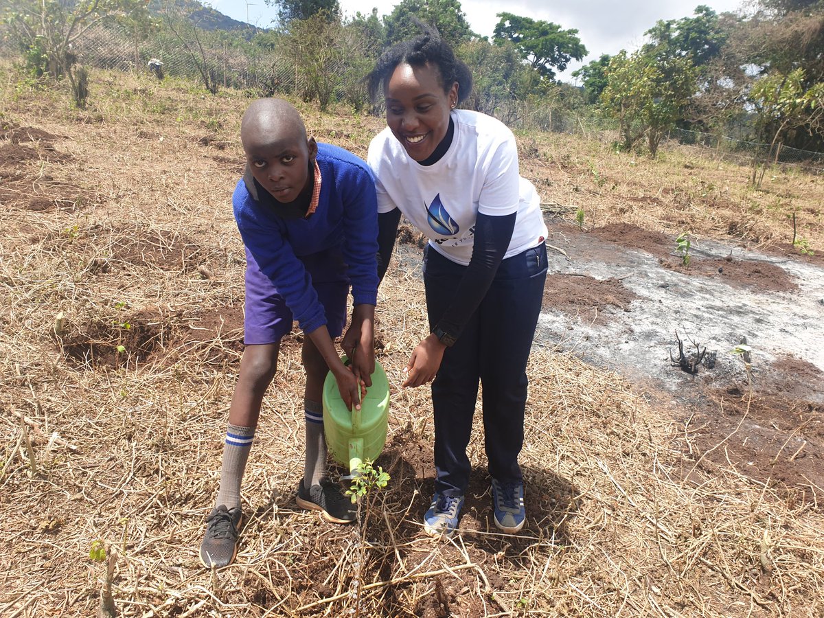 WKishara's tweet photo. 🌿While at Upper Matasia Primary School in Kajiado County, I spoke to the children on how planting trees can reduce the negative impacts of #climatechange.
🌿We have received more tree seedlings and are targeting more schools across Kenya to increase our tree cover!
Join us! https://t.co/ePh5CZm1Gy
