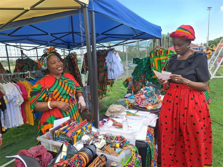 DevelopZForum's tweet photo. Zambians Exhibit Their Cultural Diversity In Edenvale

https://t.co/SVIGz8fmcC

Read the full article on our website, link in bio. )

#ZambiaRising #DevelopmentNews #zambia🇿🇲 #dzfupdates #developzambiaforum https://t.co/klnd3OXO7b