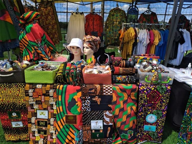 DevelopZForum's tweet photo. Zambians Exhibit Their Cultural Diversity In Edenvale

https://t.co/SVIGz8fmcC

Read the full article on our website, link in bio. )

#ZambiaRising #DevelopmentNews #zambia🇿🇲 #dzfupdates #developzambiaforum https://t.co/klnd3OXO7b