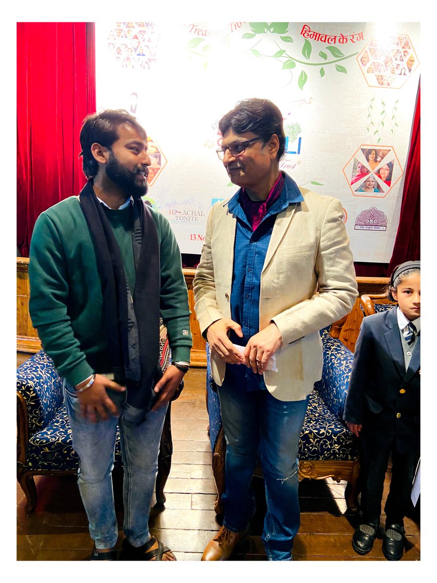 sunnatushar's tweet photo. कहावत जरूर सुनी होगी कि आम से लदा पेड़ हमेशा झुका मिलेगा इरशाद कामिल सर से मिल कर बिल्कुल ऐसा ही लगा इस वक्त कि फीलिंग को गाने में बयां करूं तो वो बस ये होगा कि फिर से उड़ चला
 उड़ के छोड़ा है जहां नीचे
 मैं तुम्हारे अब हूँ हवाले हवा ❤️
@Irshad_Kamil https://t.co/i0dw93EU5X
