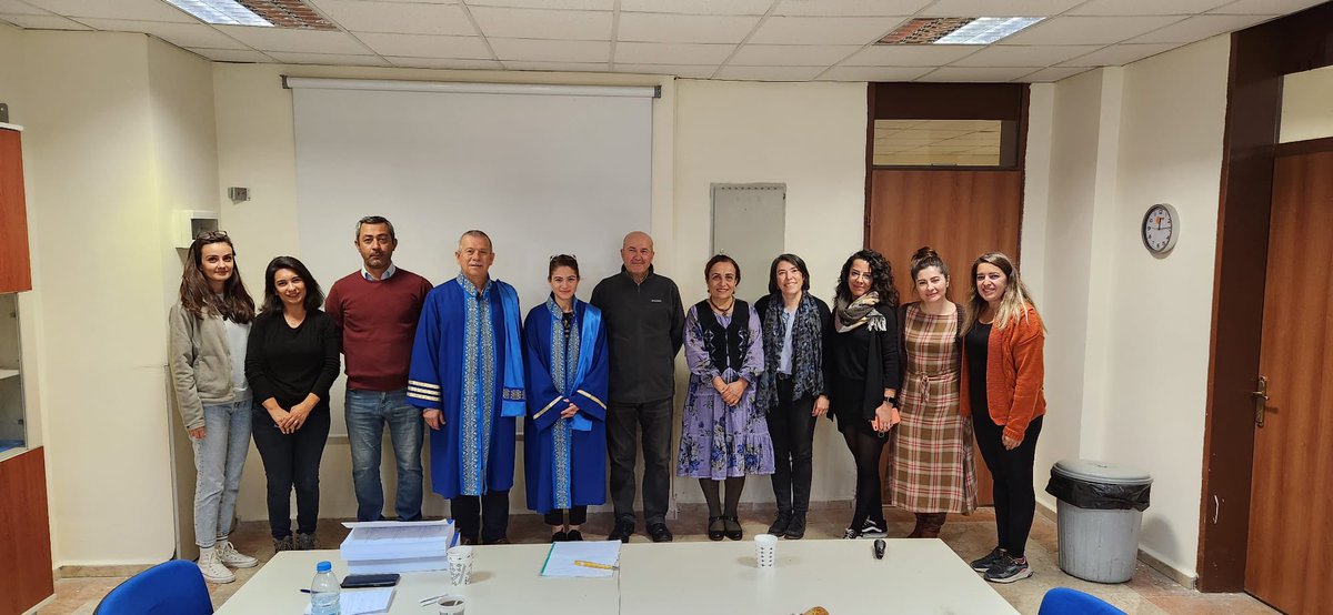 Bir öğrencim daha arkeoloji doktoru oldu. Dr. Burcu Tüğsüz’ü kutlarım. Ne Mutlu Bana