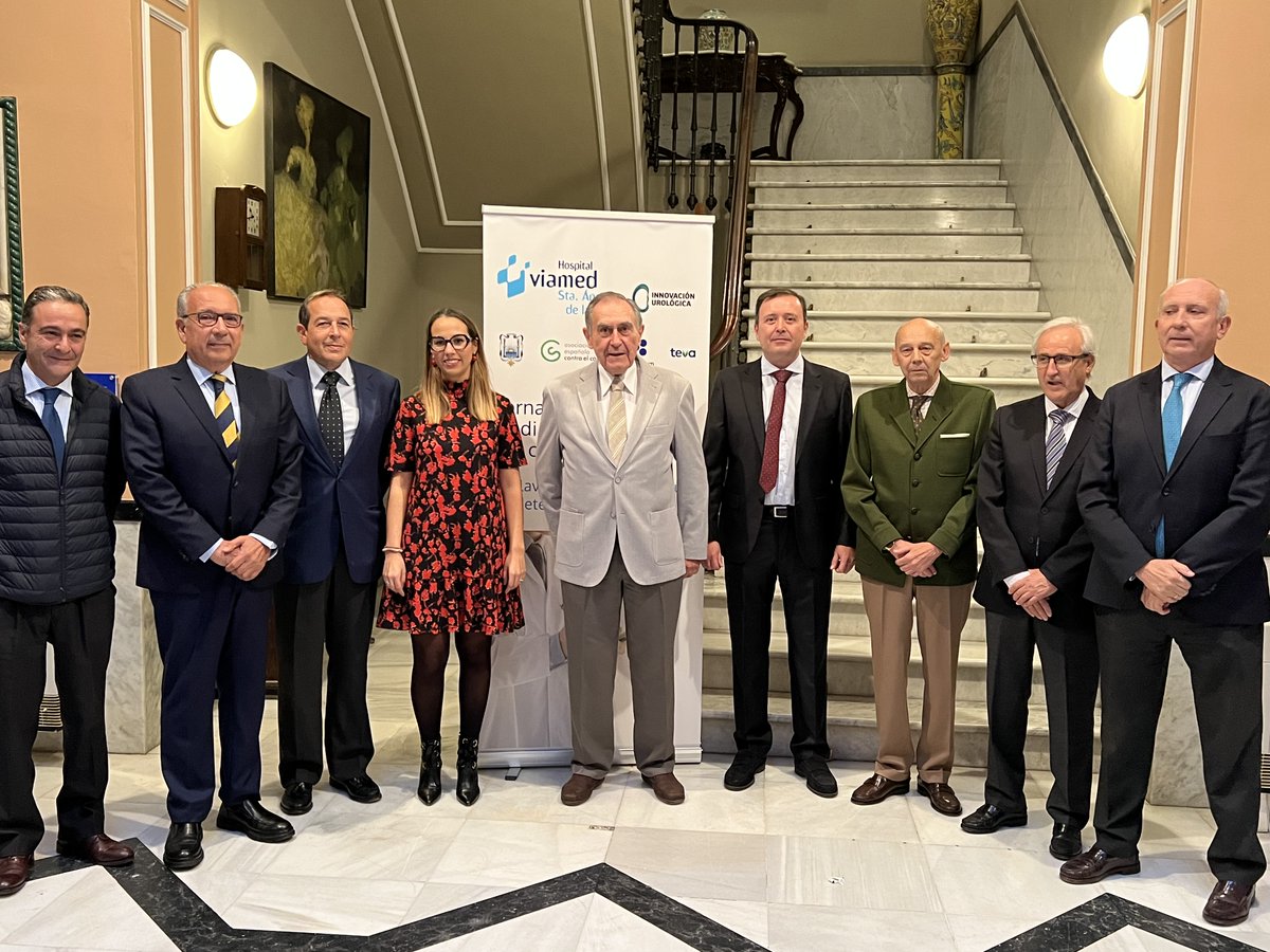 DrPerezBernal's tweet photo. Éxito de la Jornada divulgativa sobre prevención y diagnóstico precoz del #cáncer de #próstata en el @ateneodesevilla, con el Grupo @InnovaUrologica de #Viamed Santa Ángela de la Cruz. @viamedsalud #TDSActualidad @SaludConsumoSe @MGutierrezUro @LcCapitan @JVirizuela https://t.co/HXSD9aZXYa