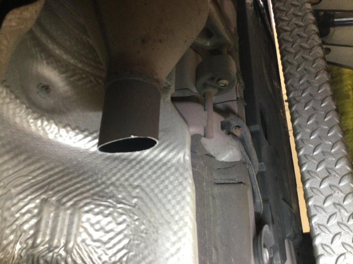 Eoin_Murray's tweet photo. @DublinAirport last week I collected my car from the Red Car Park only to find my catalytic converter was stolen. A week on I’ve heard nothing back even after sending multiple emails. The price hikes of the car park were meant for extra security. How can this still happen? https://t.co/FtWGdNOFAo