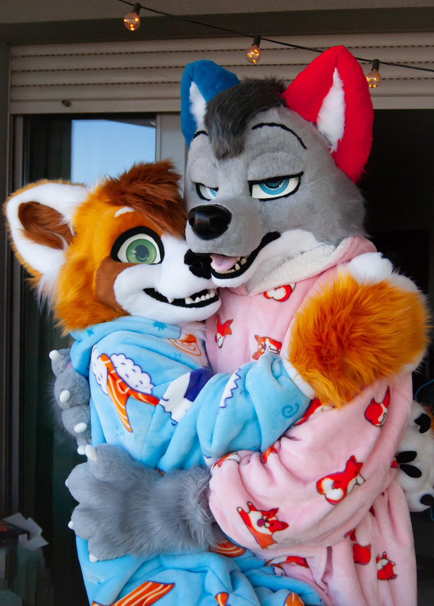 LHypewolf's tweet photo. spent the weekend with the softest red panda ✨:3 🐾

📸 @naraiko_ryoma 
🐾 @IlSunno &amp; me :3
🧵 @StuffedTailsFur &amp; @R5suits https://t.co/ThBCDhzQh9