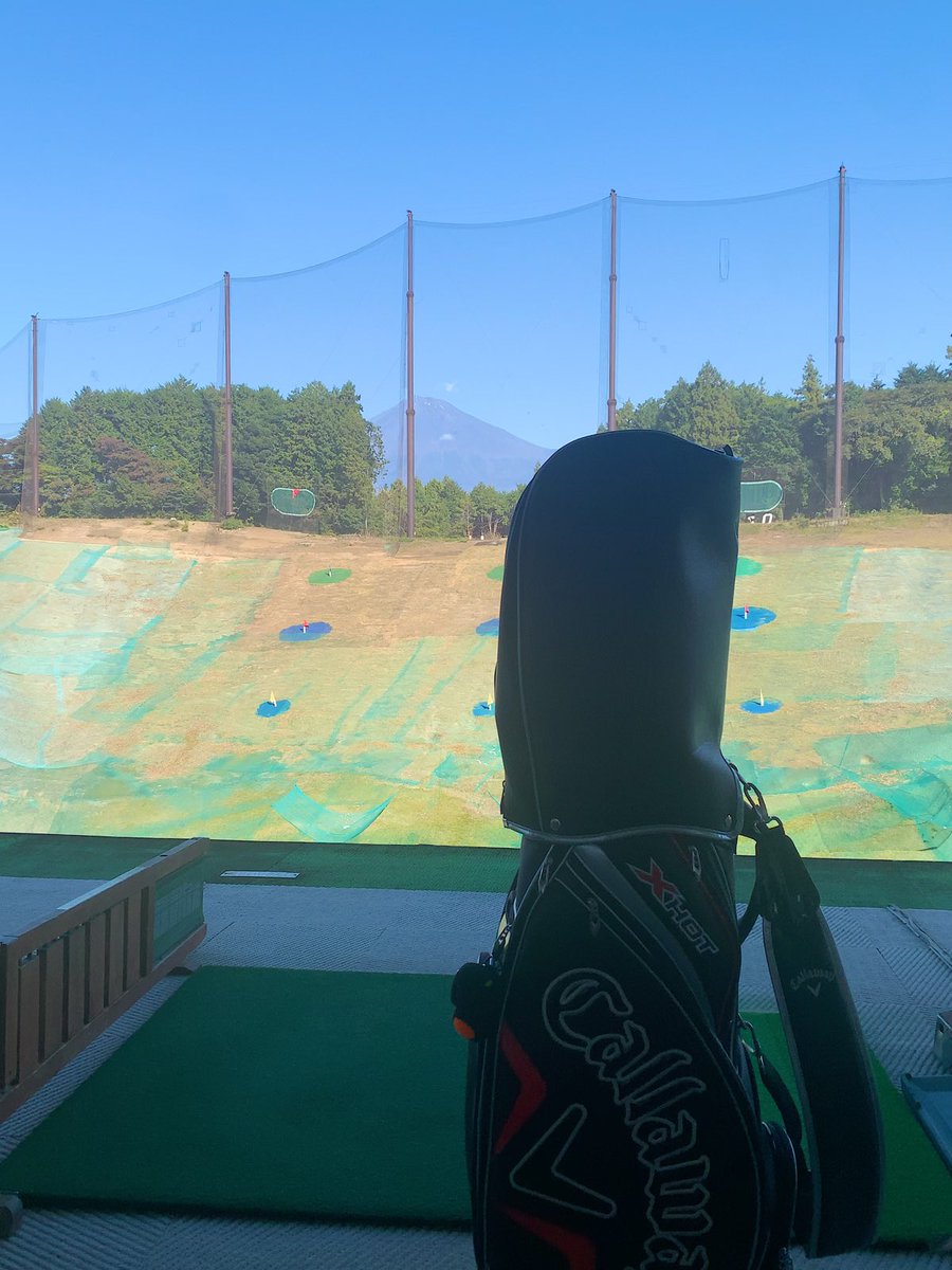kameyasu's tweet photo. こんばんはー

今日はテニススクールダイエットの日🎾

先週土曜日は、富士山を観ながらの
ゴルフ打ちっぱなしとテニスをしたから、
こんだけ動いてれば、痩せるかな？笑

#ダイエット
#ゴルフダイエット
#打ちっぱなし
#テニス
#テニススクール
#テニスダイエット
#富士山見ながら https://t.co/M3nmIlsZ8e