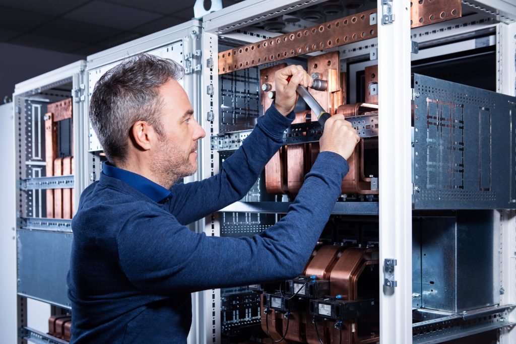 Agence_DMA's tweet photo. Avec quadro evo, Hager s’ouvre de nouveaux horizons pour adresser des projets jusqu’à 4000 A - https://t.co/EFbdBtBnsG https://t.co/dNtA2Yj7VC
