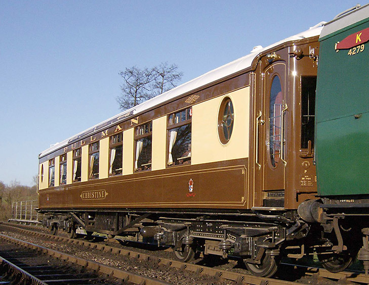 PULLMANLINER's tweet photo. @551_confucius @kamawanuan Judging by the fancy design of the chair Dr Poirot is sitting on, the carriage in this scene is a Pullman, not Mk1. 

https://t.co/TiMVOvehCw https://t.co/dcXYF8kB6b