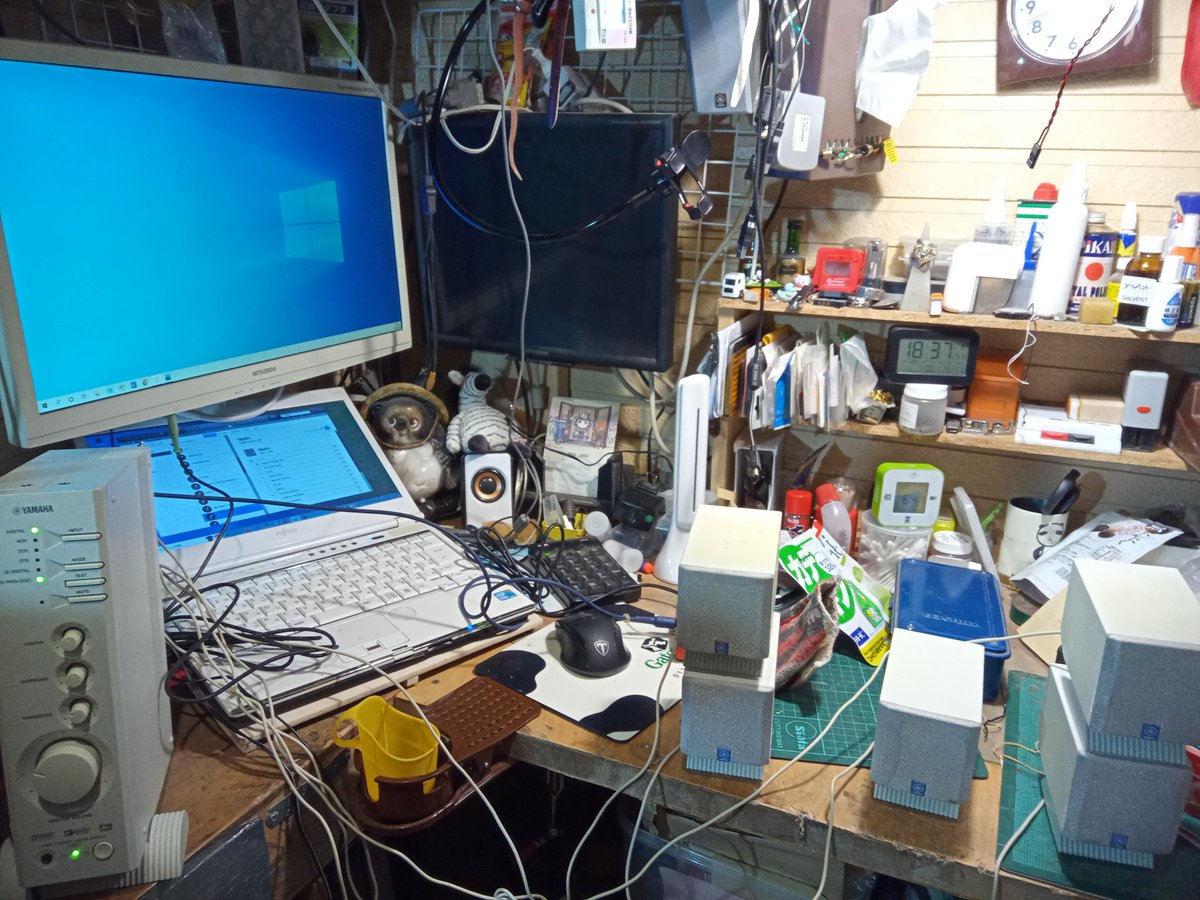 LAFLAR's tweet photo. 配置は後。
#TSS1 の動作確認。
アナログ入力OK(*´ω`*)
デジタル出力は今のノートに付いて無いので、これも昔ハードオフで1,000円で購入してた #BEHRINGER の #UCA222 をUSB接続しデジタル化。
サラウンドも効きますね
(*´∀`*)
後ほどスピーカの配置を考えます。
なお配線
( •̀ㅁ•́;)
#音響機器 https://t.co/X0ge7OS204