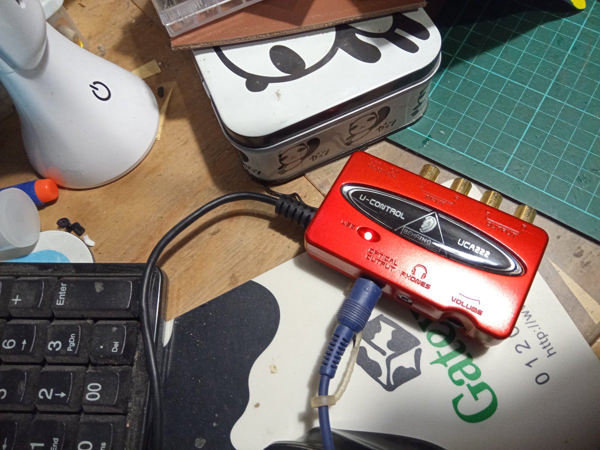 LAFLAR's tweet photo. 配置は後。
#TSS1 の動作確認。
アナログ入力OK(*´ω`*)
デジタル出力は今のノートに付いて無いので、これも昔ハードオフで1,000円で購入してた #BEHRINGER の #UCA222 をUSB接続しデジタル化。
サラウンドも効きますね
(*´∀`*)
後ほどスピーカの配置を考えます。
なお配線
( •̀ㅁ•́;)
#音響機器 https://t.co/X0ge7OS204