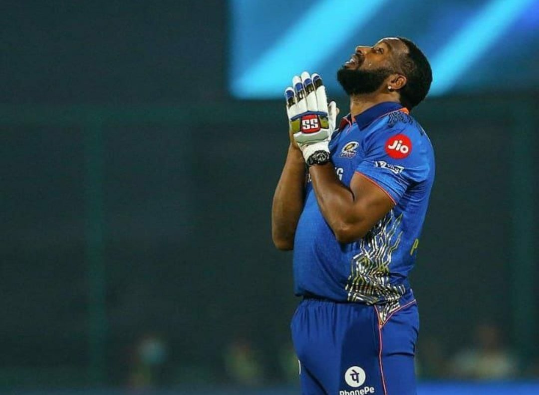 crazee_rohitian's tweet photo. "Once an MI, always an MI" 🥺💙💙
You'll always have a special place in our hearts!! 
Thank you 13 long years of beautiful memories, Kieron Pollard the 'Mumbai West Indian' 💙💙💙 @KieronPollard55 
#MumbaiIndians #OneFamily https://t.co/UflZf6jcBD