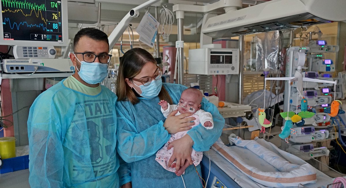 AreaUnoArrixaca's tweet photo. 👶🏽La niña más prematura nacida en la Arrixaca con 23 semanas, hoy de alta. El éxito se basa en el Banco de Leche,  atención obstétrica y neonatal especializada, y un plan de cuidados centrado en el desarrollo y protección neurológica. 
🚑Enhorabuena a todos! #Area1Arrixaca https://t.co/bkq2fAzzwJ