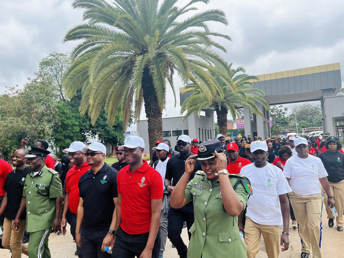 ti_zambia's tweet photo. Traffic Bribes Equals Less Public Revenue! 

TI-Z took to the streets this morning, marching with @ACCZambia and Zambia Police Force to stop #trafficcorruption ‼️@RuebenLifuka @gilbertphiri @mknyambe @DeliaFerreira @PTFund https://t.co/aTfpo6Q6Xf