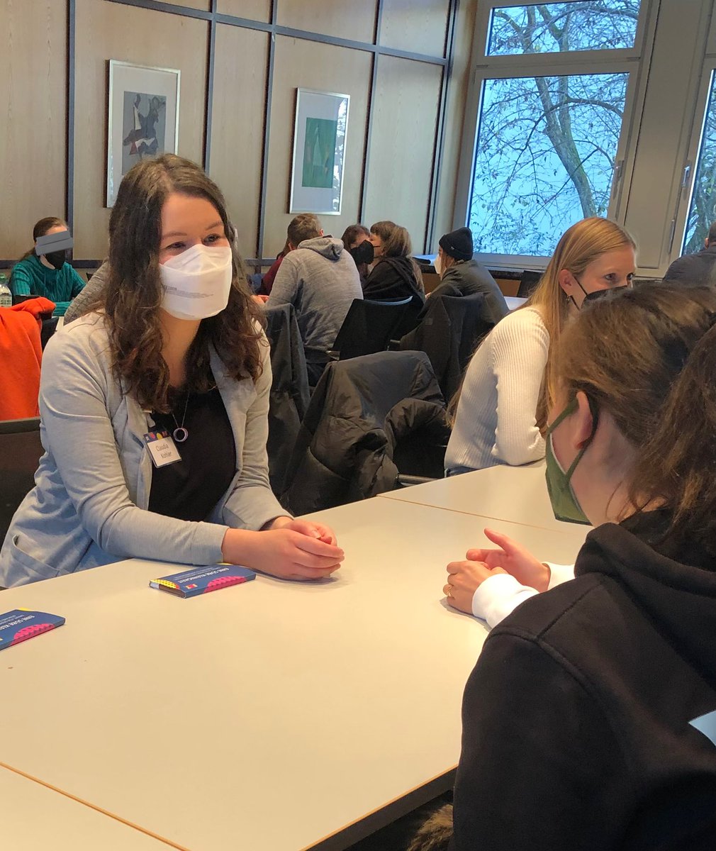 Bei den heutigen #Jugendmedientagen können Schüler:innen die verschiedenen <a href="/BR24/">BR24</a> Teams und so journalistisches Arbeiten kennenlernen. <a href="/Claudi_Kohler/">Claudia Kohler</a> und ich sind für aktuellen Datenjournalismus mit dabei! #JMT2022 #Medienkompetenz #ddj