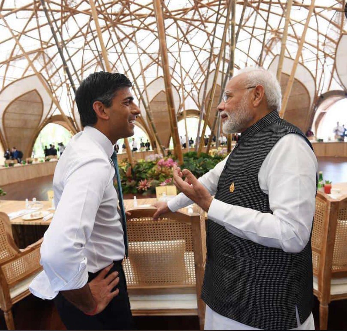 Tumhe log Pakistan origin ka bata rhe

Pakistan bhi to Indian origin ka hai Modi Ji…