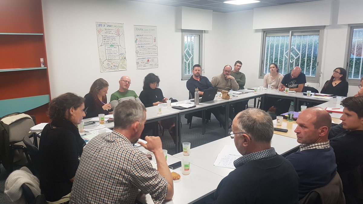 Rencontre aujourd’hui entre élus des réseaux <a href="/Asso_Trame/">Trame</a> <a href="/ReseauCivam/">Réseau Civam</a> <a href="/CUMAFrance/">Réseau cuma</a> à Rennes pour échanger sur les projets communs cc @MatthieuGoehry <a href="/MartinotPhilip1/">Martinot Philippe</a>