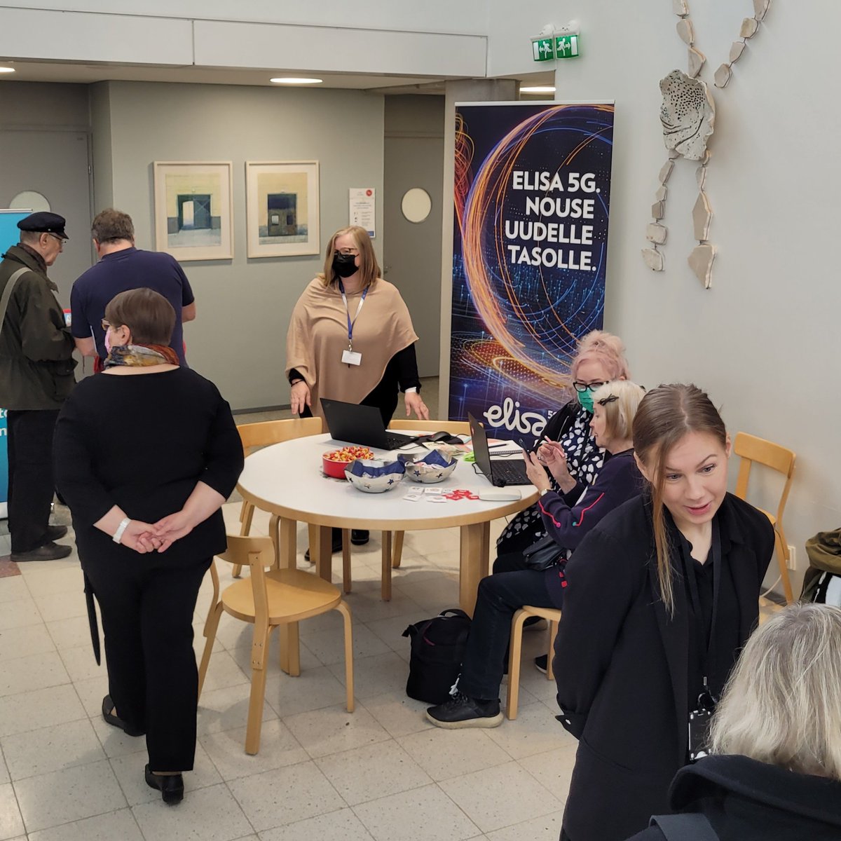 entersenior's tweet photo. Kuvamuistoja lokakuun Digitorilta julkaistu Ikinörtti-blogissa! 😀 Palaa tunnelmiin: https://t.co/RoxCDR0DTn #ikinörtti #digitori #senioreille #EnterOpastaa #digituki https://t.co/YoRTBR7GHi