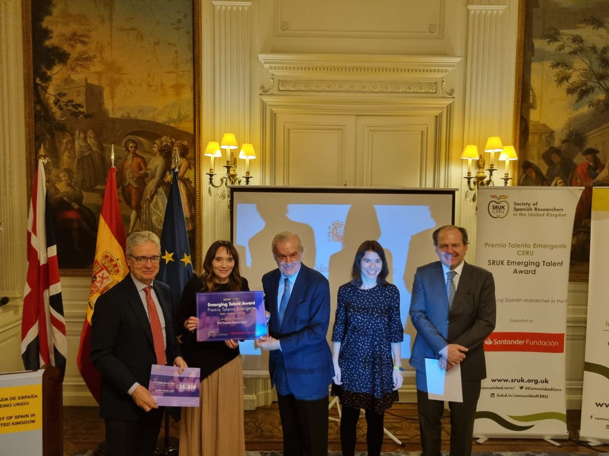 Santander Fundación (@santanderfund) on Twitter photo 🏅 Ayer en la <a href="/EmbSpainUK/">Embassy of Spain UK</a> celebramos la entrega de premios al Talento Emergente 2020 (<a href="/sgarclopez/">Susana Garcia</a>) y 2022 (@nuriatapiaruiz) que otorga <a href="/ComunidadCeru/">SRUK/CERU</a> y que impulsamos desde 2016. ¡Enhorabuena a las premiadas por su contribución a la #ciencia! bit.ly/3X6ib99 #SRUKTalent 🏅 Ayer en la <a href="/EmbSpainUK/">Embassy of Spain UK</a> celebramos la entrega de premios al Talento Emergente 2020 (<a href="/sgarclopez/">Susana Garcia</a>) y 2022 (@nuriatapiaruiz) que otorga <a href="/ComunidadCeru/">SRUK/CERU</a> y que impulsamos desde 2016. ¡Enhorabuena a las premiadas por su contribución a la #ciencia! bit.ly/3X6ib99 #SRUKTalent