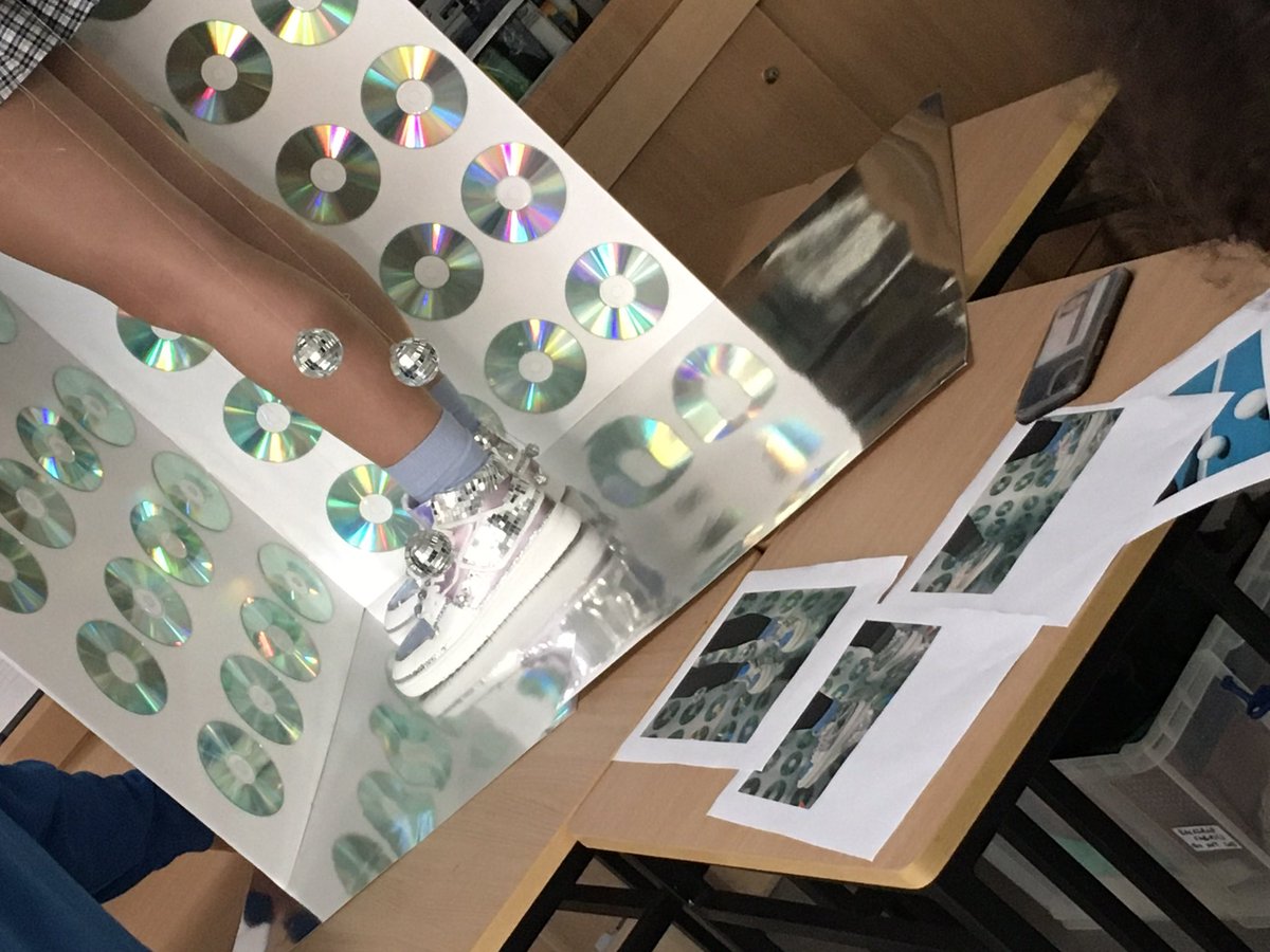 Getting sparkling party vibes together with #Photoshoot preparations by our #FashionStyling #Buying & #VisualMerchandising class here at #sallynoggincollege 

scfe.ie/course/fashion…

#scfe #furthereducation #plc #qqi #postleavingcertcourses #leavingcert2023 #fashion #ddletb