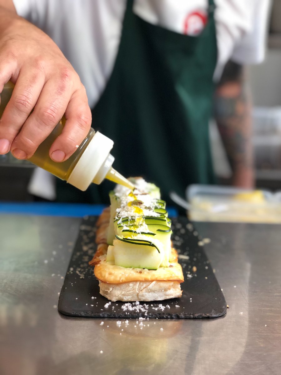 Bahia_Taberna's tweet photo. ¿Quieres saber lo que es bueno?
Para comer aquí, para comer en casa, tu eliges. Pídela con #BahiaEnCasa
▪️En la web🖥: https://t.co/HGgGsIIwqW
▪️JUST EAT🛵🛍: https://t.co/aSdLJMp63V
#scamorza #delicious #madrid #comerenmadrid #pidetela #esmartes #planazo https://t.co/Fkl1tj5ZDq