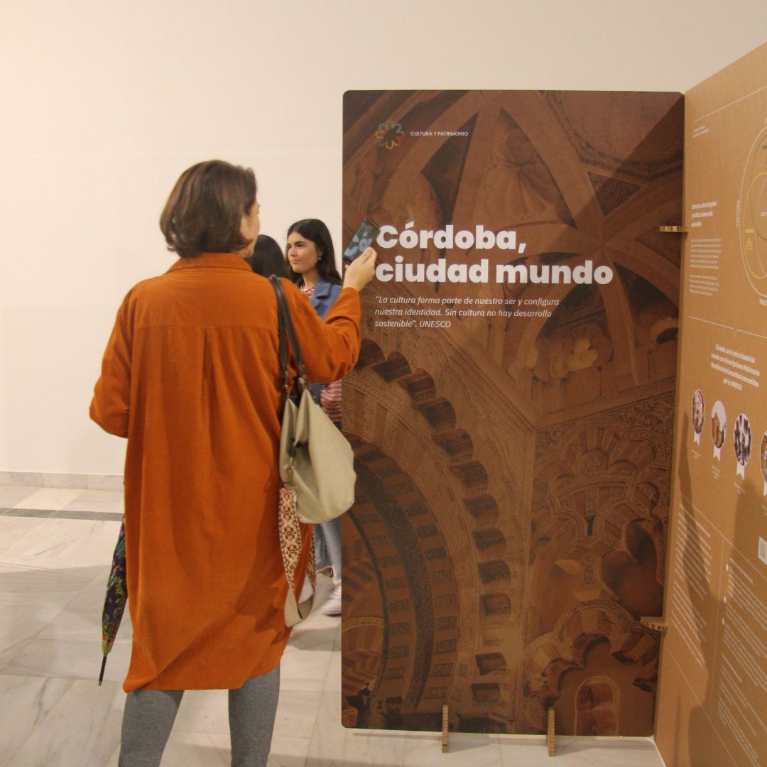 OrgCuco's tweet photo. ¡Queda inaugurada nuestra #exposición ◖𝐂𝐥𝐚𝐯𝐞𝐬 𝐩𝐚𝐫𝐚 𝐜𝐚𝐦𝐛𝐢𝐚𝐫 𝐧𝐮𝐞𝐬𝐭𝐫𝐨 𝐦𝐮𝐧𝐝𝐨!
→ Del 15 al 30 de noviembre en @BOTANICORD 

Patrocina: @UNESCO_es
Partners: @FundlaCaixa, Fundación Ricardo Delgado Vizcaíno CUNEXT, De Prado, IMGEMA https://t.co/zYVG4joVhn
