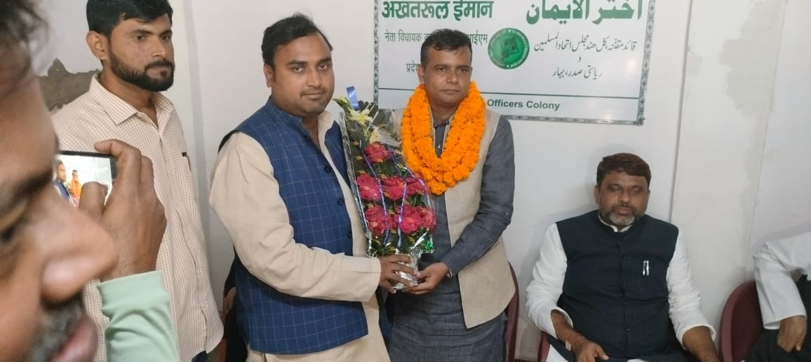 Akhtaruliman5's tweet photo. Nazre Alam sb President Muslim Bedari Karwa with his supporters joined @aimimpartybihar under leadership of Br @asadowaisi sb @aimim_national President. #SupportAIMIM #Vote4AIMIM https://t.co/gFUB1x5lgI