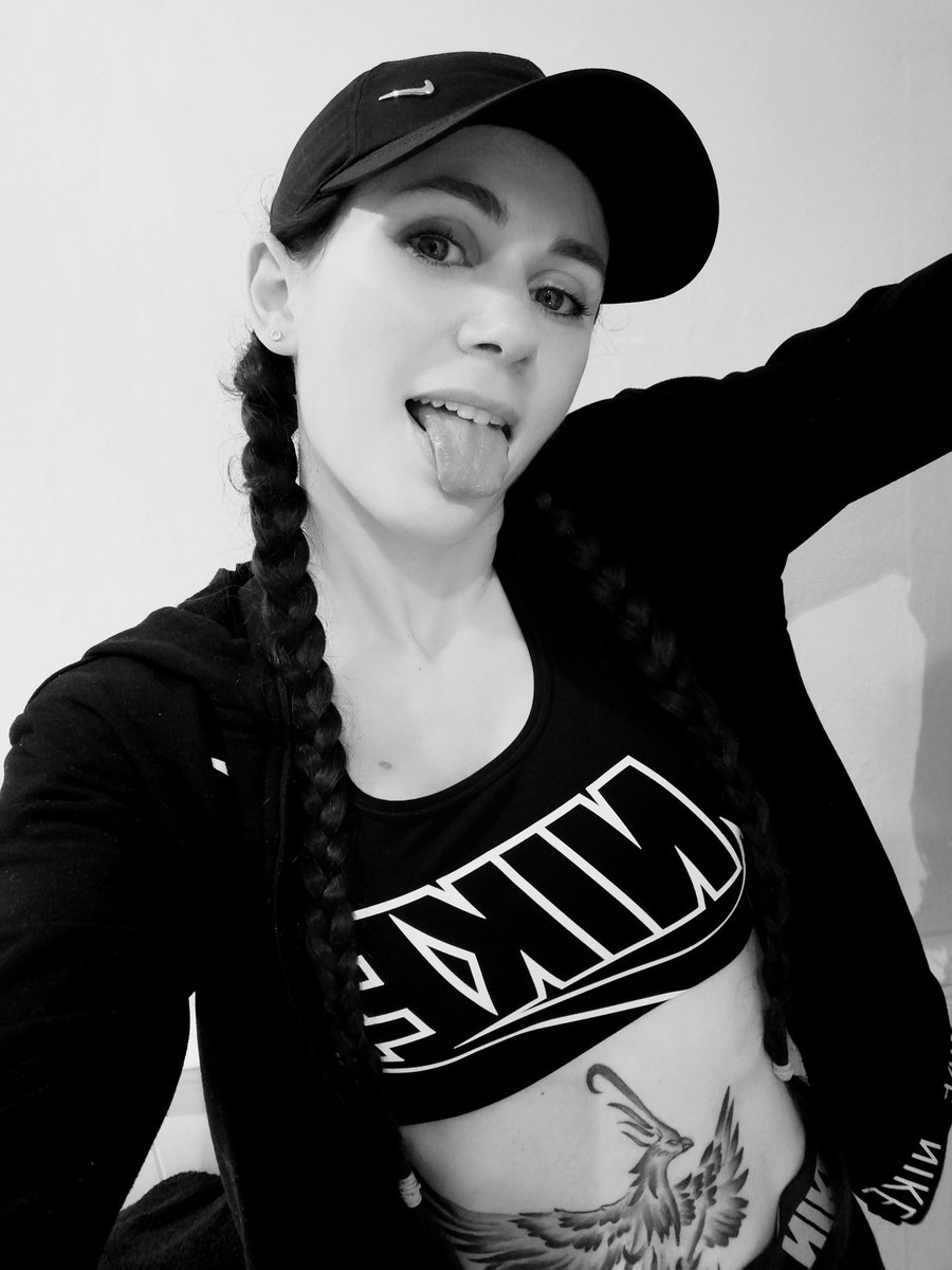 ItBekky's tweet photo. #selfie #photography #longhair #waistlengthhair #justme #tracksuit #workout #tattoos #tattooedgirls #nike https://t.co/Fyn82JwPPo