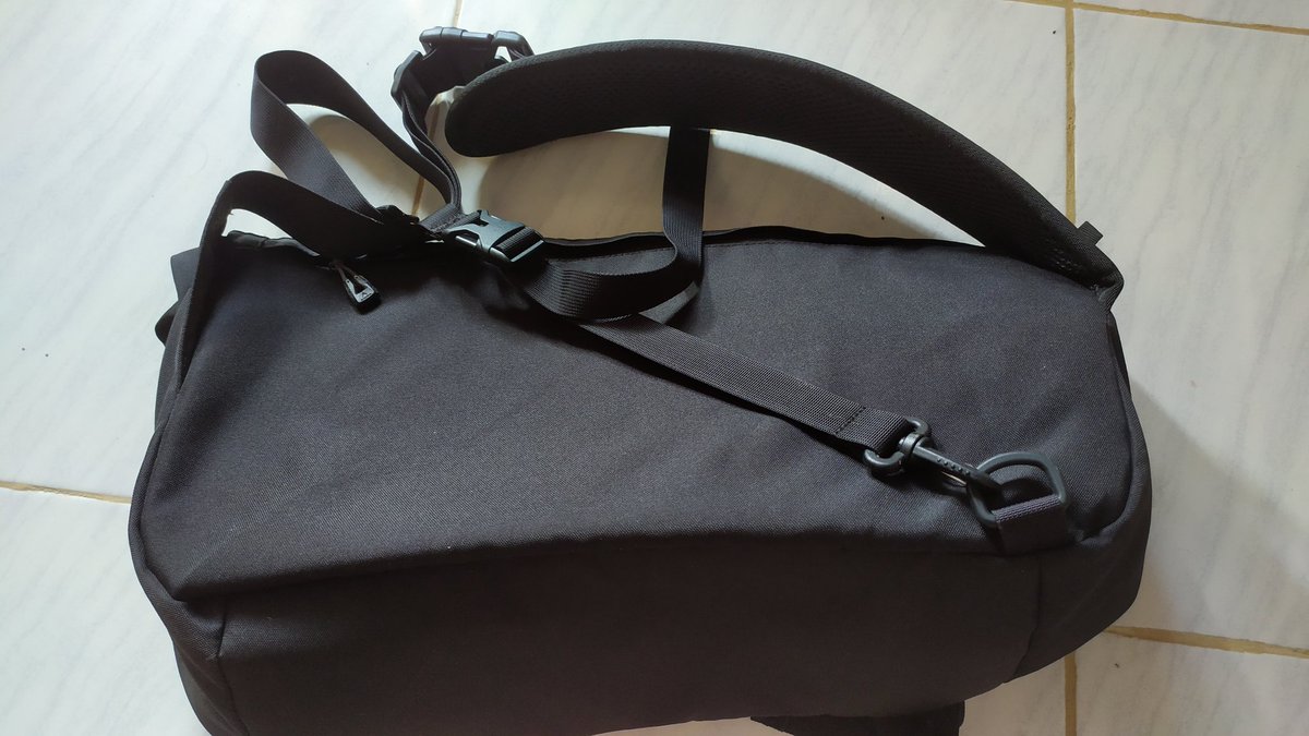 abdimaul's tweet photo. Wts messenger bag Eiger, sangat jarang dipakai 250K nego  #fnfjb https://t.co/FYQd8GhPjU