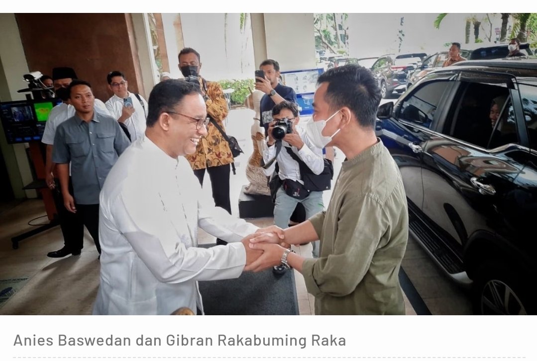 kurawa's tweet photo. Gabener pujaan kadrun hari ini resmi mengikuti pertemuan G20 di Solo.

Event tandingan yang diberi nama G20 = Gibran 20 menit.

Sebuah makan pagi bareng Gibran selama 20 menit saja 

Wajar kalo Wartawan Asing Antri mau interview beliau hari ini 🤣🤣 https://t.co/JmNgyxIFzm