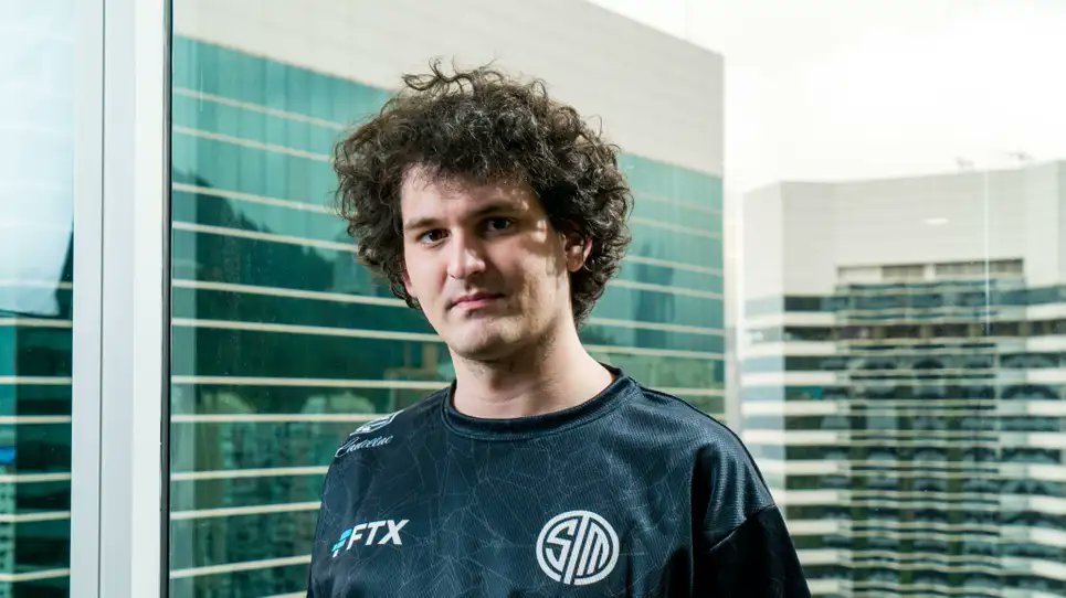 Dexerto's tweet photo. Infamous FTX CEO, Sam Bankman-Fried, was so bad at League of Legends that he played over 1,000 matches without leaving Bronze Tier II https://t.co/0VE40cgJCf