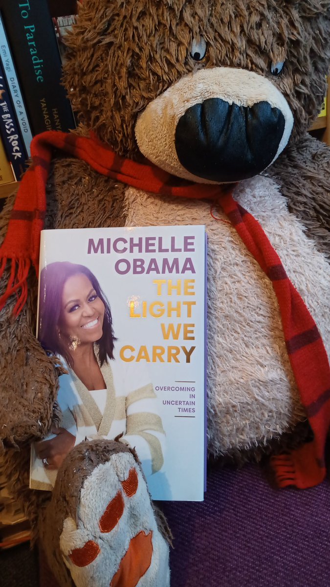 #WhatDougsReading : today Hugless Douglas is excited because it's publication day for @MichelleObama 's The Light We Carry, out today from @PenguinUKBooks !

#books #ChooseBookshops