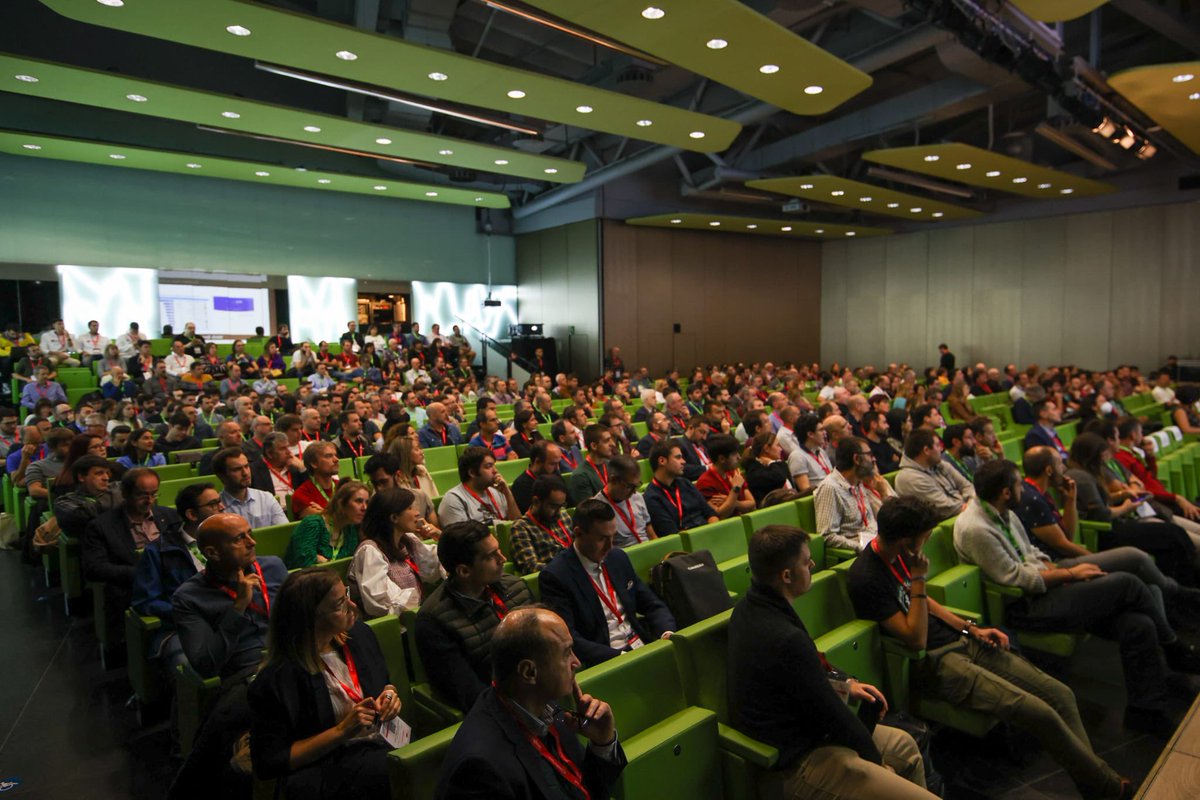 DOKSummitBilbao's tweet image. Hemos empezado fuerte en #LibreCon2022 . Mañana a tope en todas las áreas