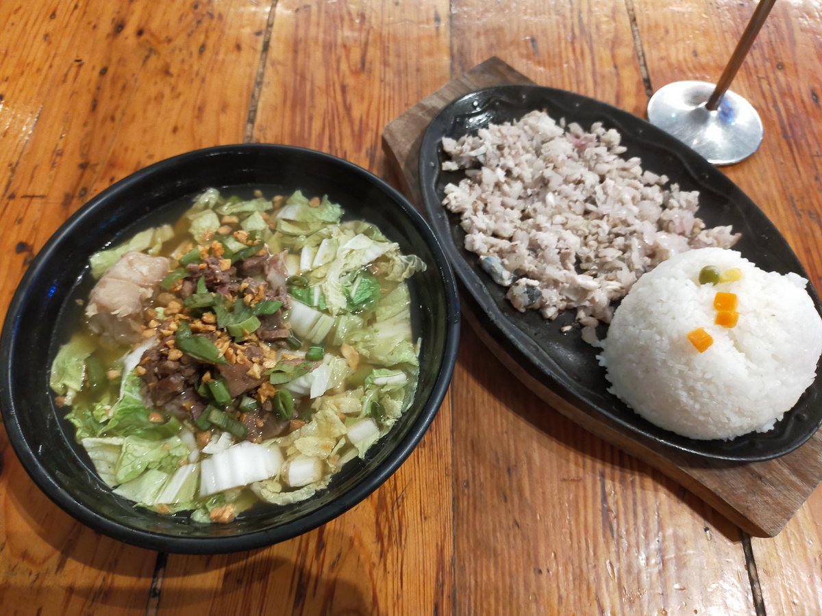kuya_chino's tweet photo. Dinner matapos tumakbo ng isang oras...
#alone #mangan #dinner #beefwanton #bangussisig https://t.co/qU5sPfeQmH