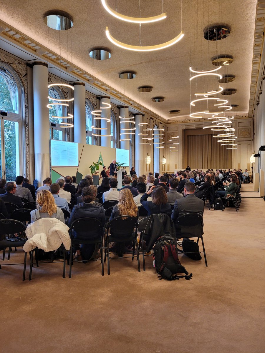 La salle est pleine pour le #ColloqueAFAIA22 "Engagé.e.s pour mieux cultiver" ! Des idées 💡,  du débat et pleins de solutions pour répondre aux enjeux de société sur les questions d'agriculture et d'environnement 🌍