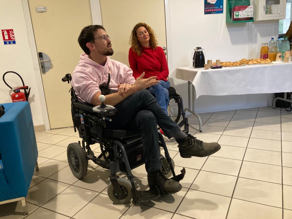 F3OccitanieLR's tweet photo. 🎥🥐 Ce matin à #Montpellier, petit-déjeuner de lancement de la #SEEPH2022 en présence de @imbertmarie1 représentante de l'@apfhandicapOcc et d'Éléonore Despax et Damien Fargeout, de la série #FauxSemblants réalisée par @BansterJeremy. 

#handicap @Francetele @F3Regions https://t.co/vlgL3UZkSa