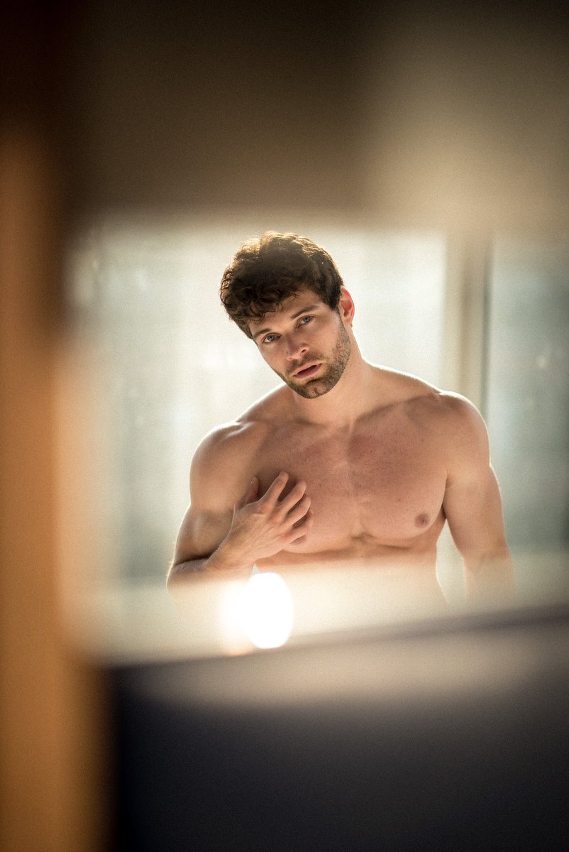 Nicholas (@nickwithmuscles) on Twitter photo Super cool/creative photo by <a href="/JoeySbarro/">Joey Sbarro</a> 
#mirror #Reflections #tuesdayvibe #Creative Super cool/creative photo by <a href="/JoeySbarro/">Joey Sbarro</a> 
#mirror #Reflections #tuesdayvibe #Creative