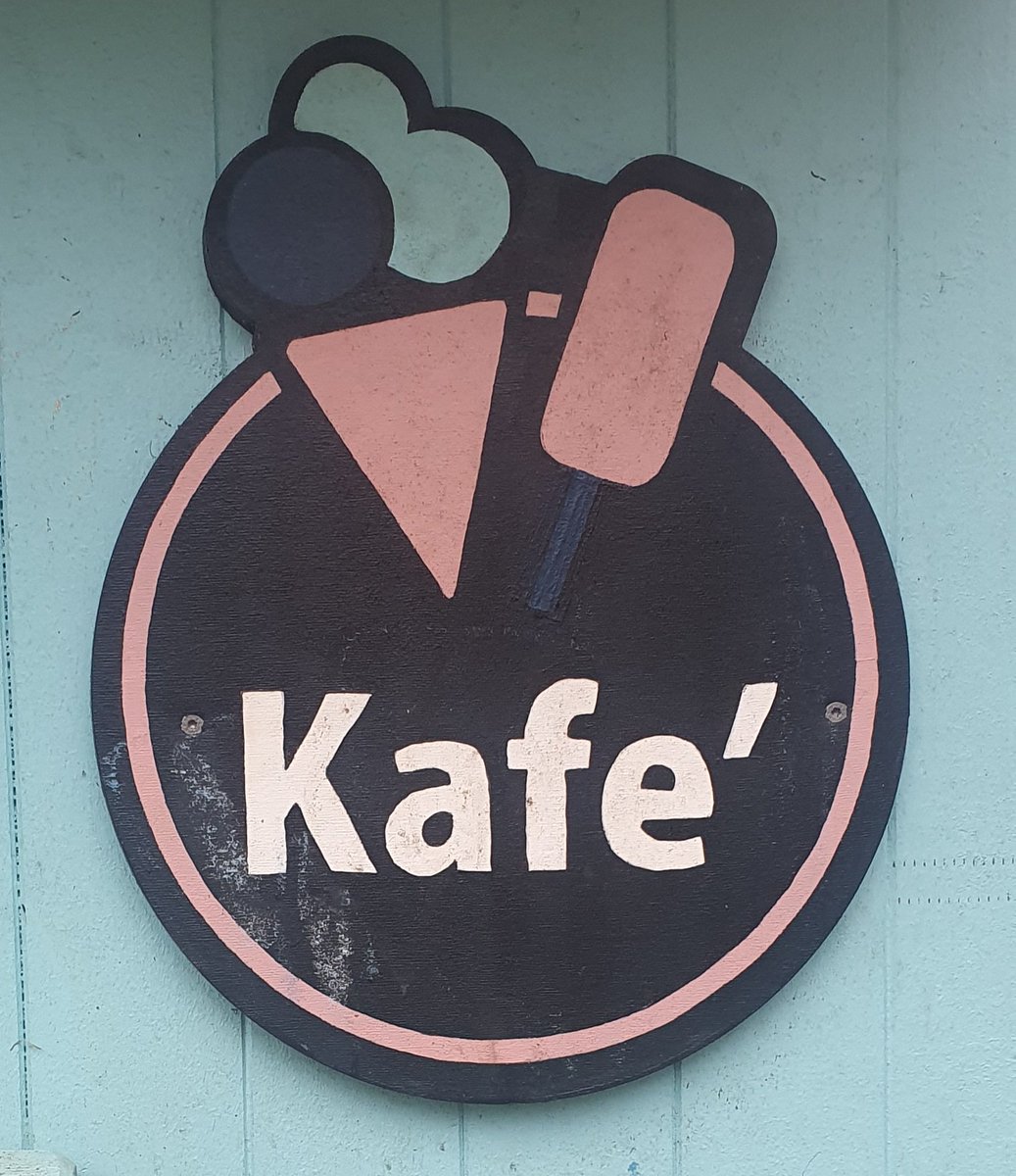 Når eg ser slikt som dette, har eg tenkt at det er laga av einkvan som ikkje kan nytta eit tastatur, men dette ser jo unekteleg ut til å vera eit handmåla skilt.