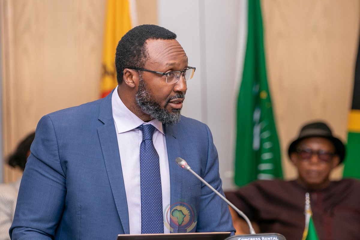 APRMorg's tweet photo. Dr. @MNkhalamba presenting on the development and roadmap for validation of the African Governance Report-2023 #AGR2023 on unconstitutional changes of government and Roadmap for validation at the joint #APRMPSC retreat. https://t.co/azBjOPIDrK